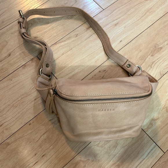 Mandrn Remy Leather Fanny Pack - Picture 6 of 11